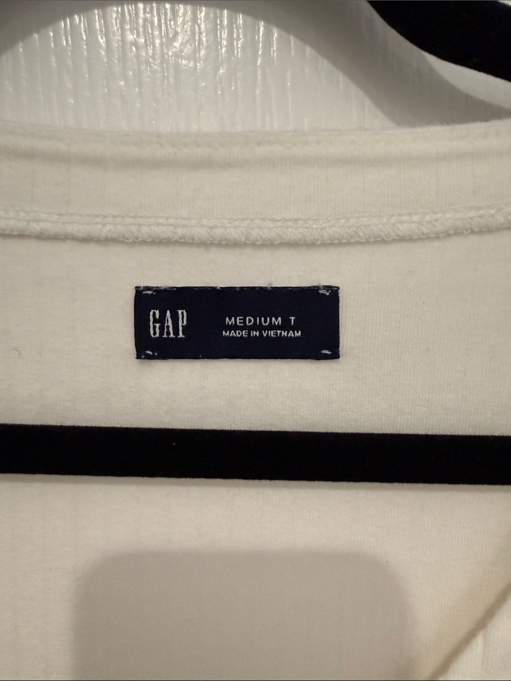 GAP White Ribbed V-Neck Button-Front Top - Picture 2 of 3
